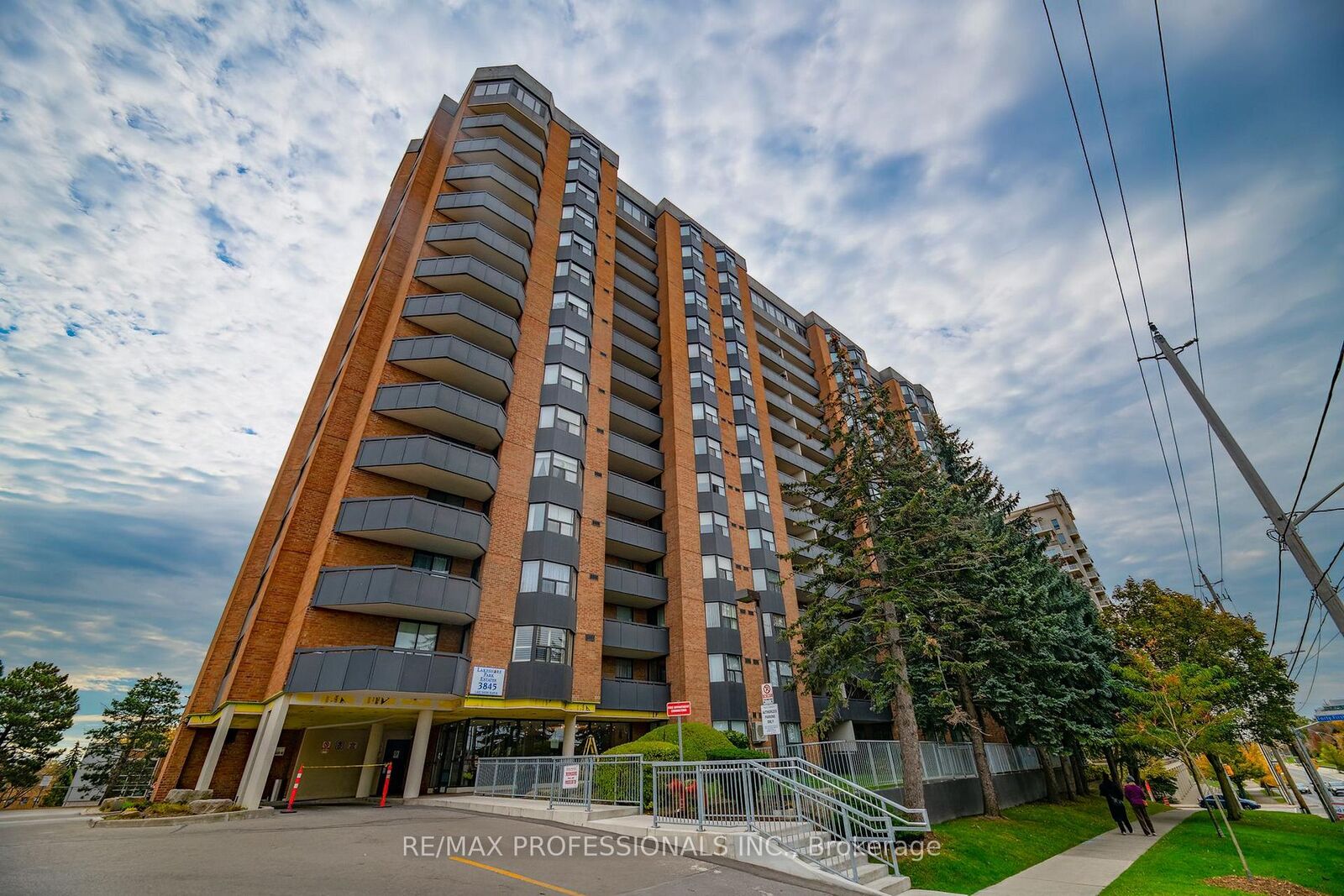 Property Photo: 3845 Lakeshore Boulevard 1506 ON M8W 4Y3