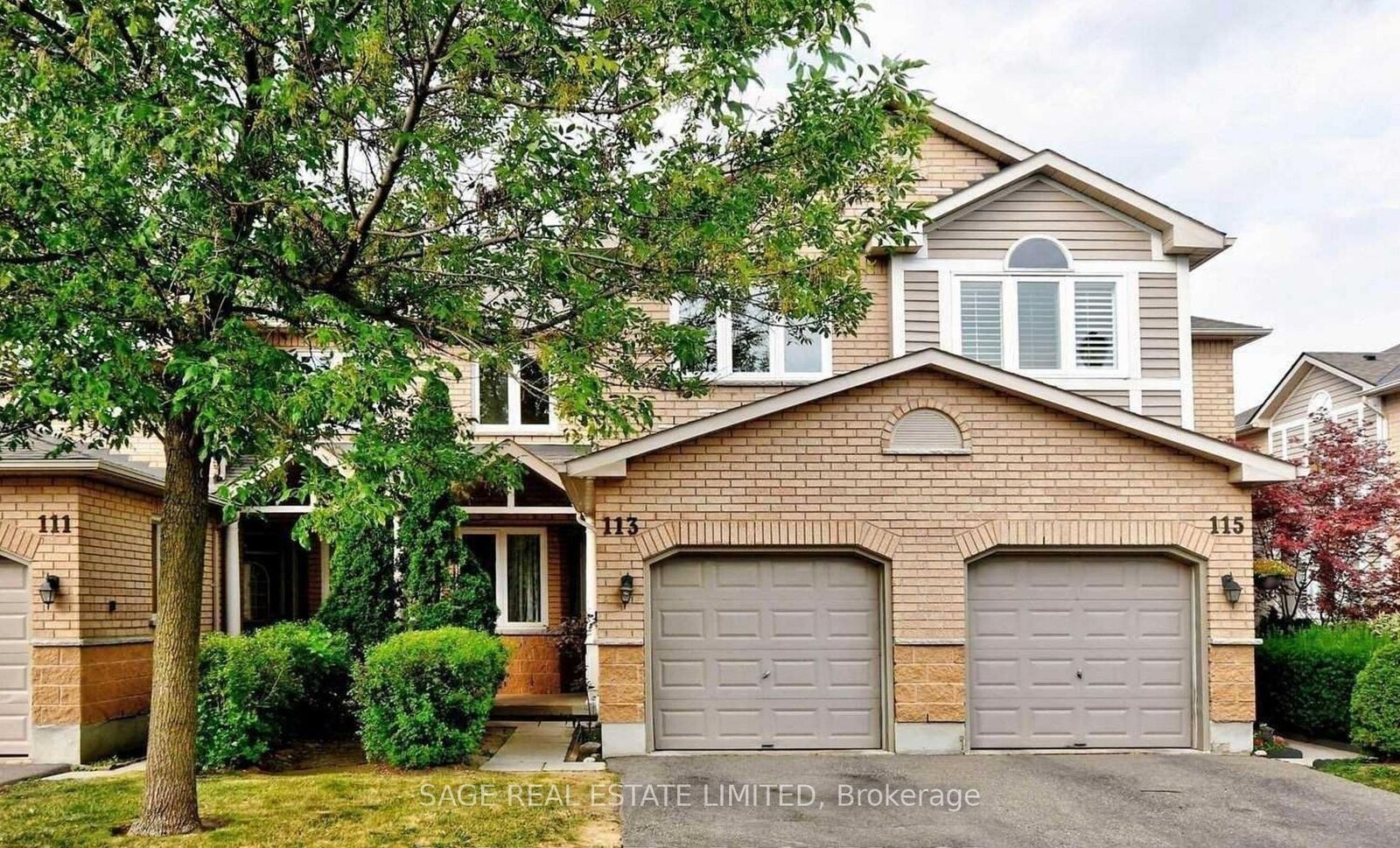 Property Photo: 833 Scollard Court E 113 ON L5V 2B4