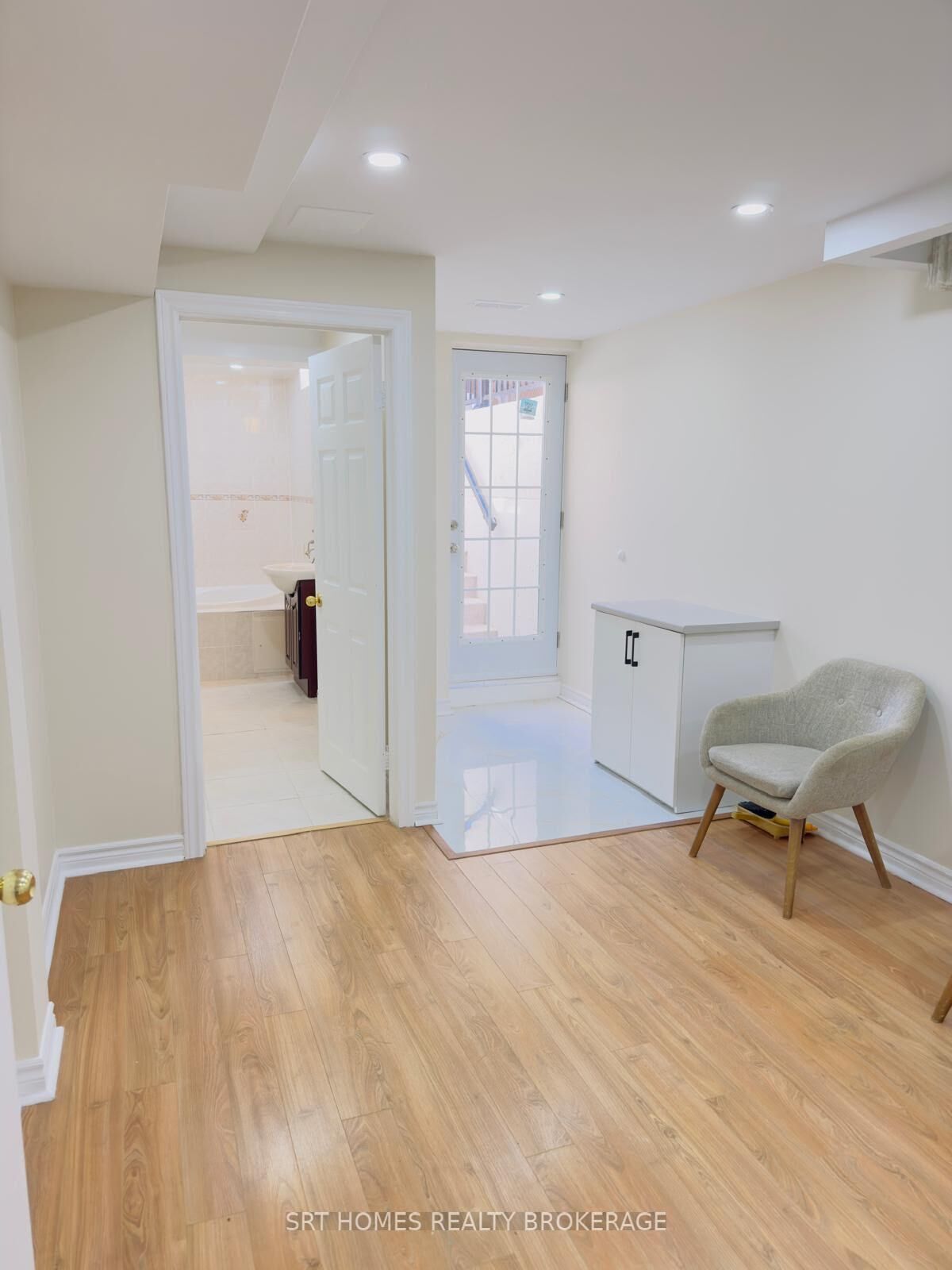 Property Photo: 1326 Midgreen Lane ON L5V 2E5