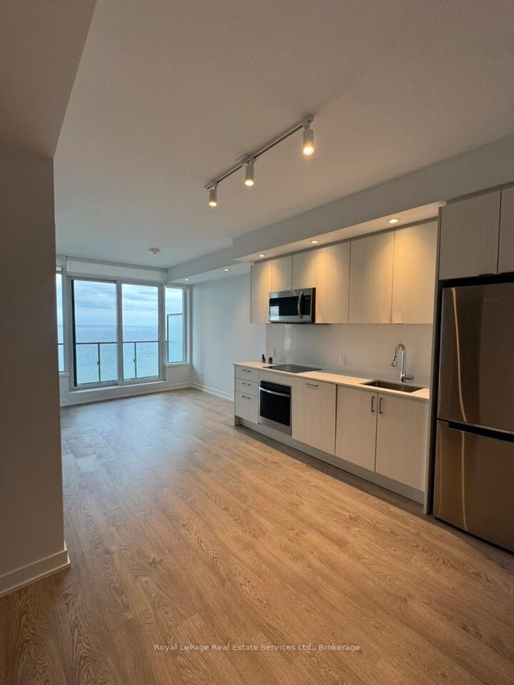Property Photo: 1928 Lake Shore Boulevard W 2208 ON M6S 0B1