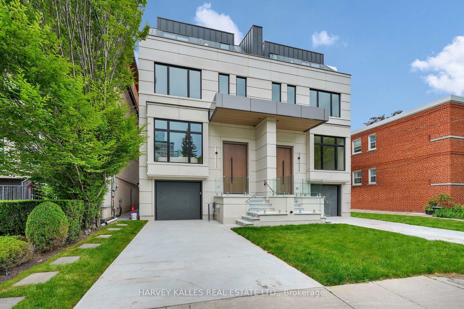Property Photo:  108 Heath Street W  ON M4V 1T6 