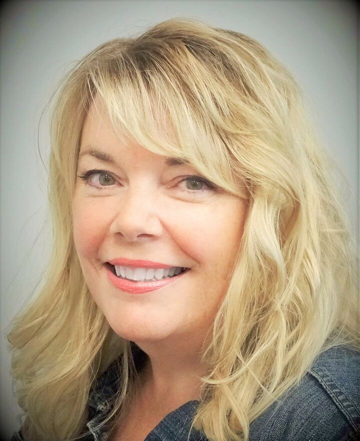 Cindy Munro, Real Estate Salesperson in Midland, Signature Realty