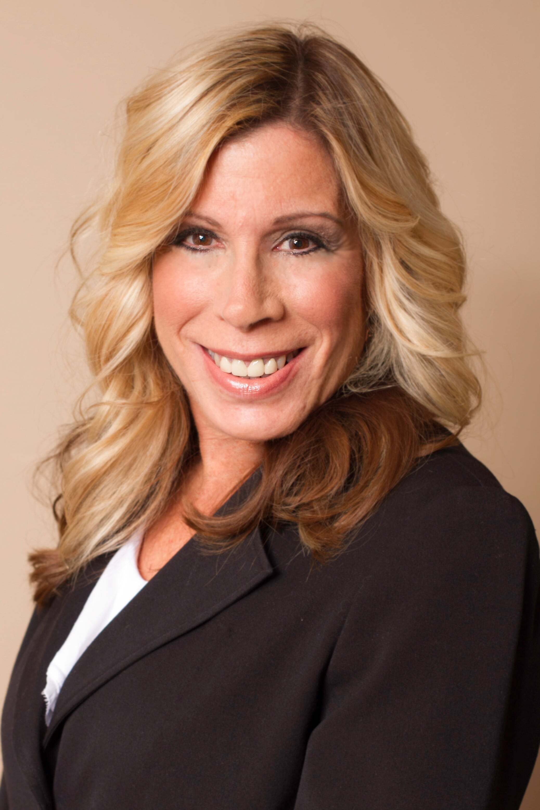 Aviva Beal, Associate Real Estate Broker in Addison, Circle