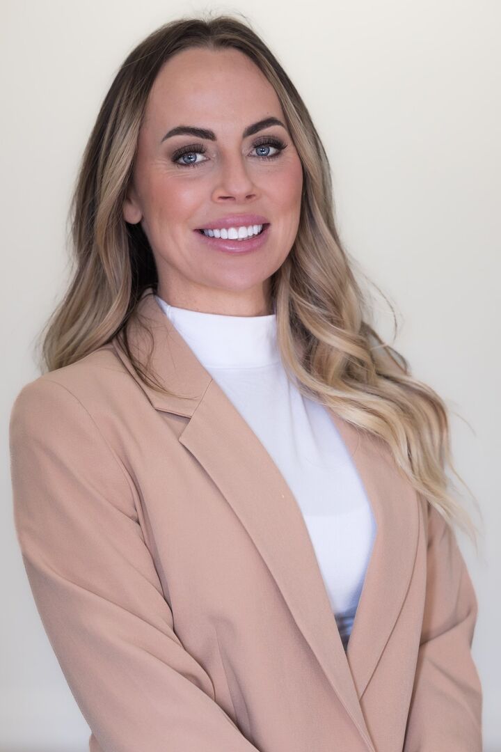 Megan Poulos, Affiliate Broker in Brentwood, Southern Realty