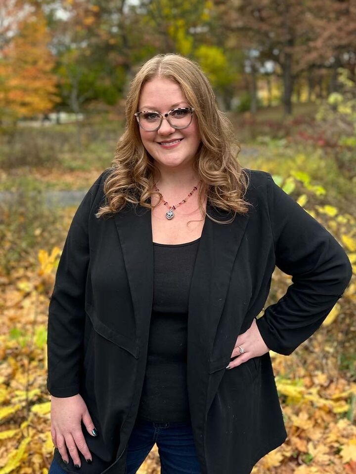 Claire Linder, Associate Real Estate Broker in Roscoe, Affiliated