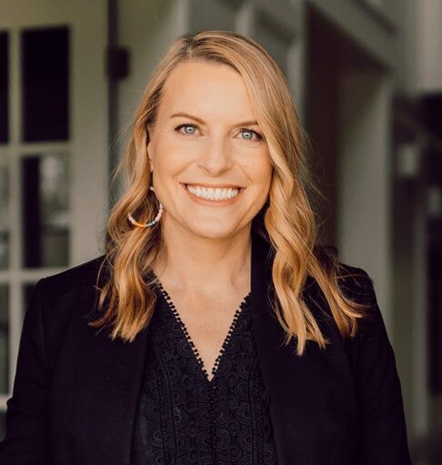 Kristi Gibbs, Real Estate Broker in Bloomington, Scheetz