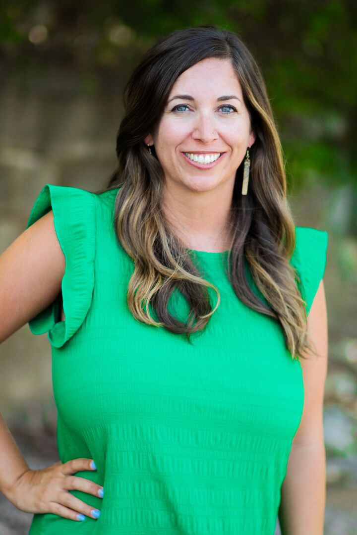 Mia Delph, Real Estate Broker in Cary, Paracle