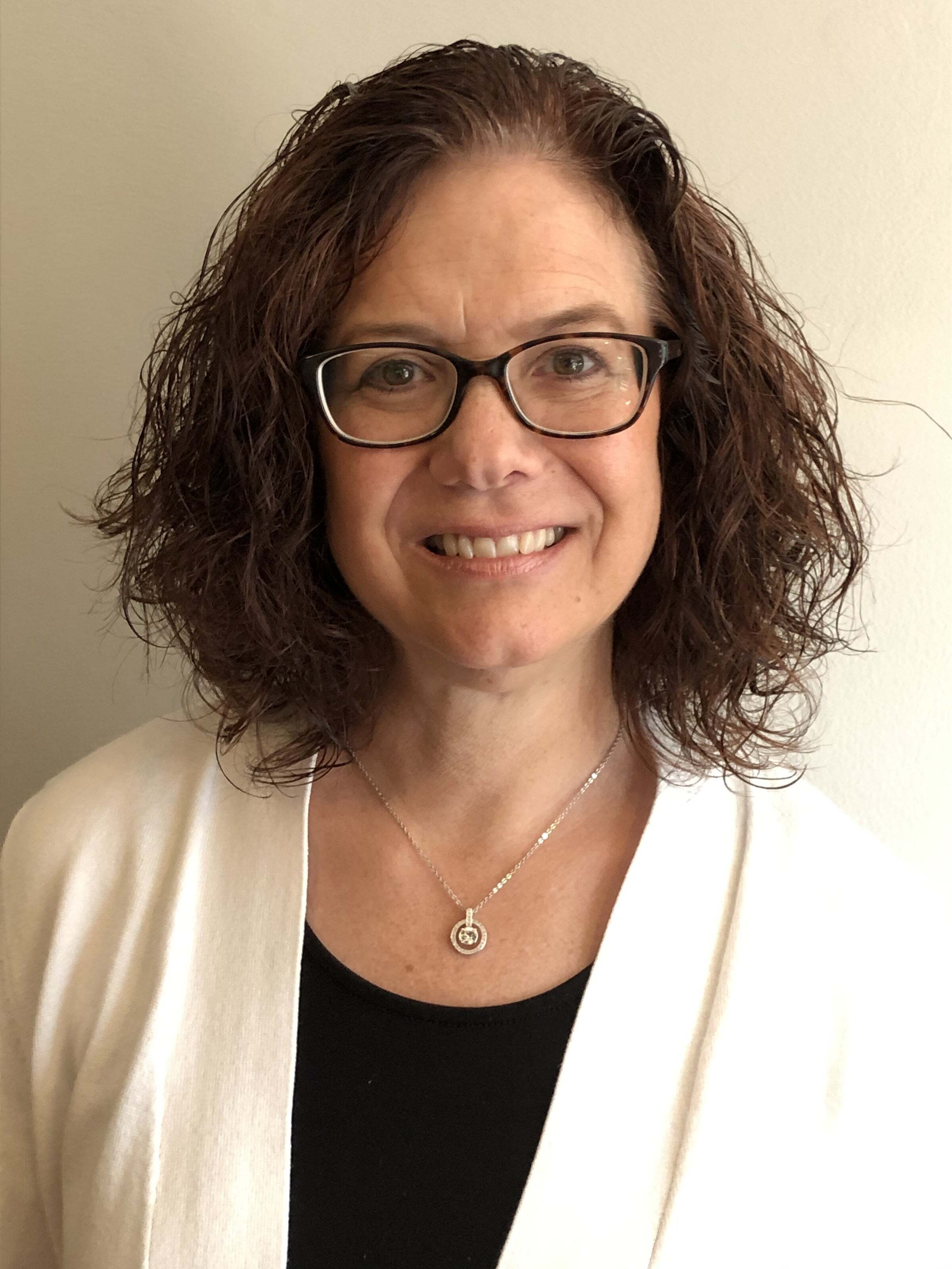 Caroline Wolfe, Associate Real Estate Broker in Algonquin, Circle