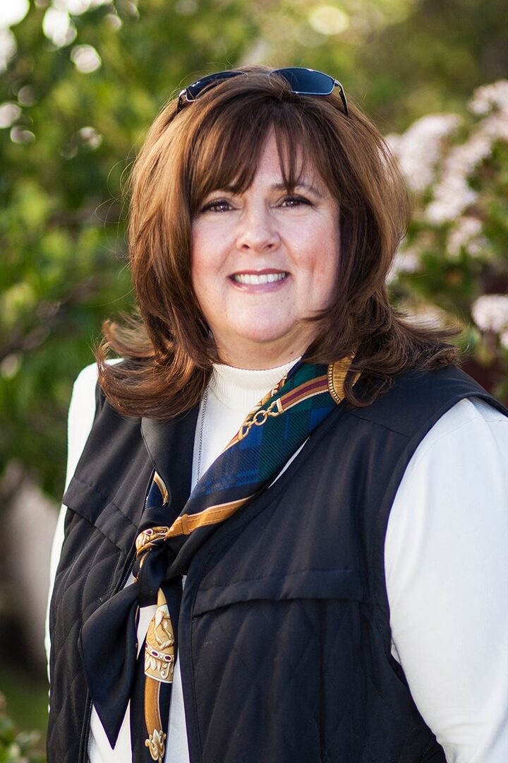 Gigi Santoro, Real Estate Salesperson in Glendale, Hallmark Realty