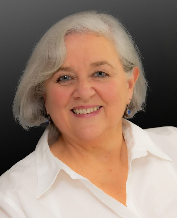 Sandra Hood, Associate Real Estate Broker in Newport News, Traditions