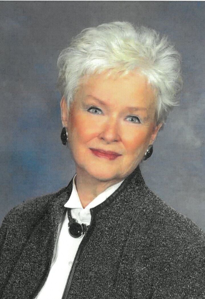 Lynn Kacy,  in Lake Orion, Professionals