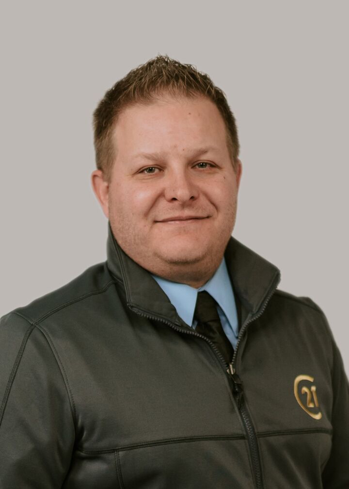 Dallas Thelen, Real Estate Salesperson in Columbus, Realty Team