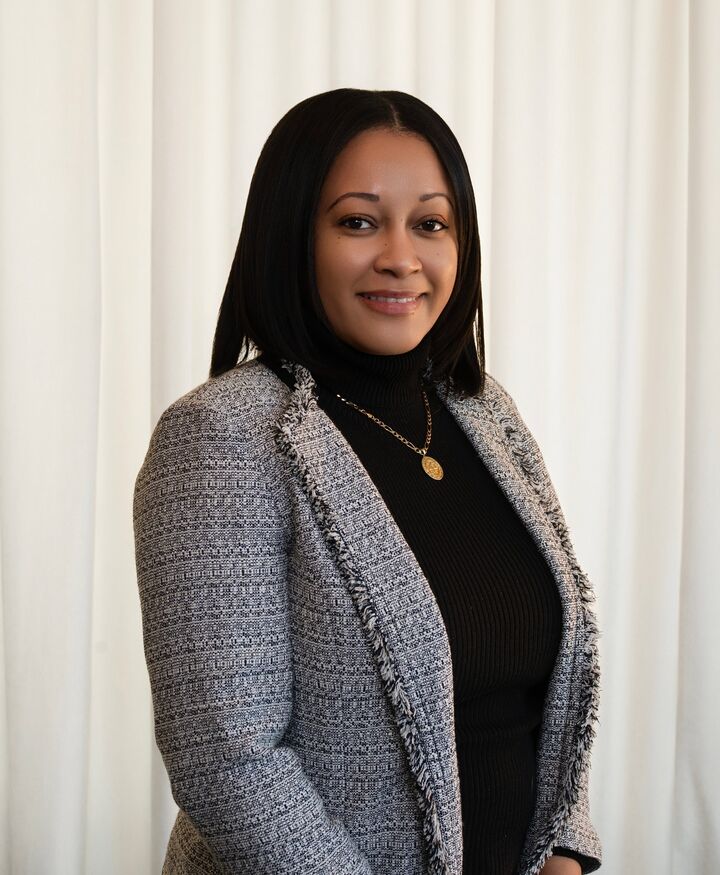 April McDowell,  in Naperville, Circle