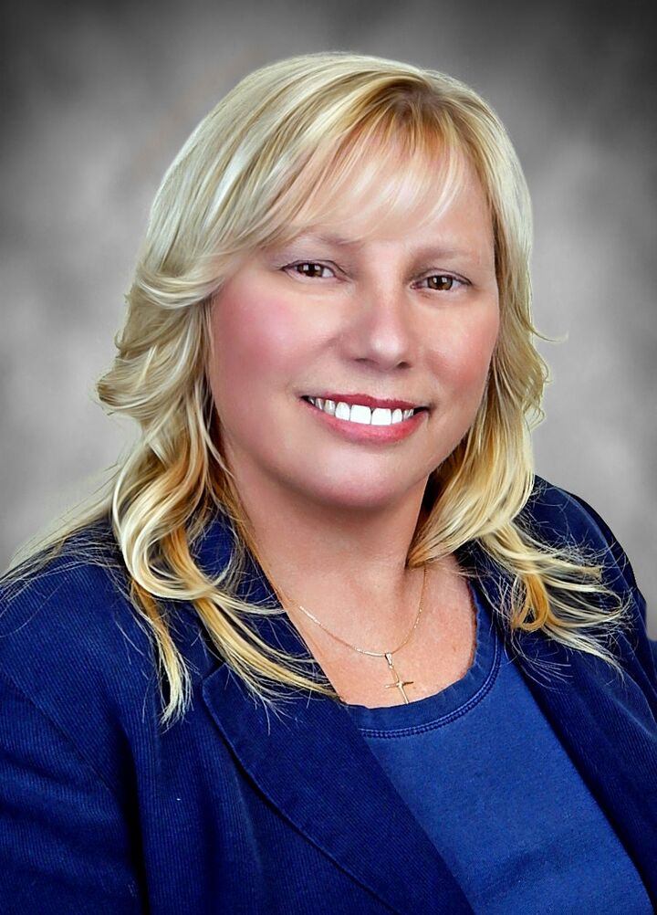 Lynn Previti,  in Hauppauge, Realty Connect