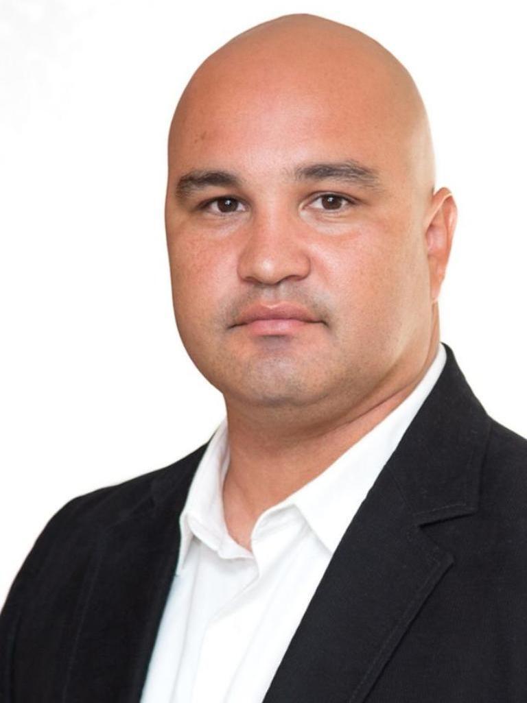 Carlos Mezones, Real Estate Salesperson in Claremont, Town & Country