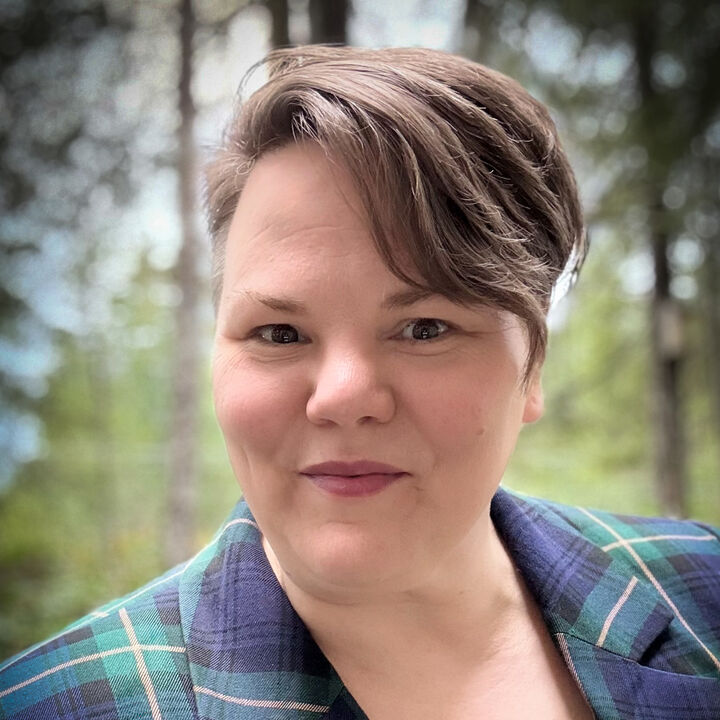 Cara McNeil,  in Allyn, Windermere