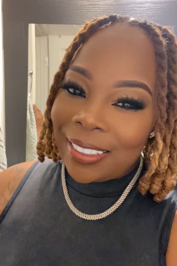 Lois Mahogany,  in Columbus, Kennon & Parker