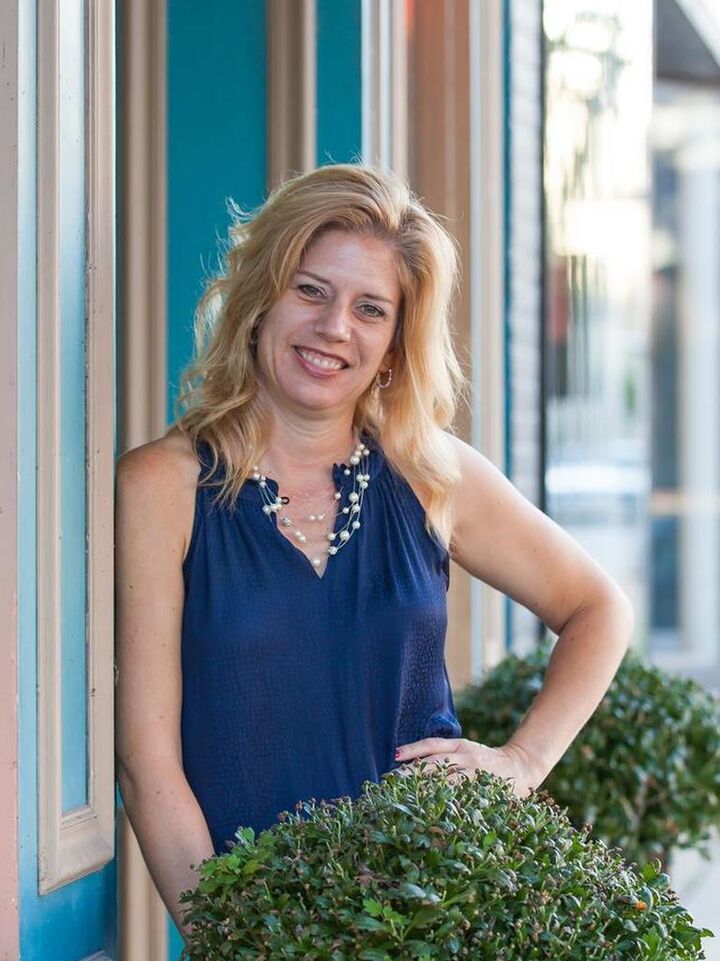 Leah Thorp, Real Estate Broker/Real Estate Salesperson in Oconomowoc, Elite