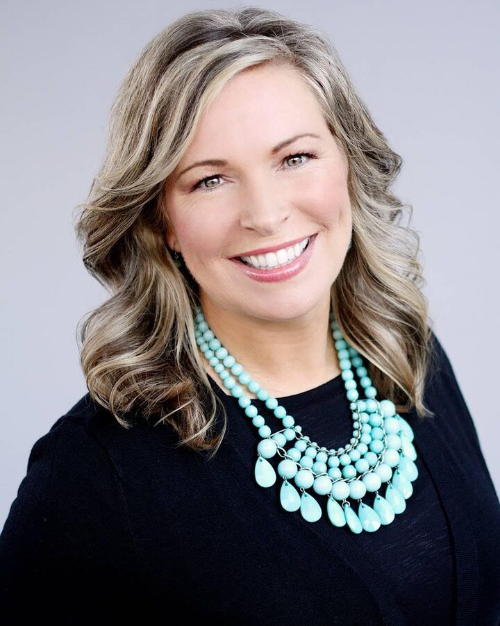 Lauri Amelse, Real Estate Salesperson in Pella, Signature Real Estate