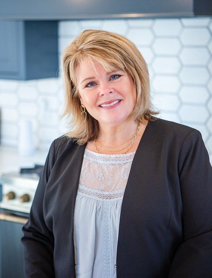 Angie Edington, Real Estate Broker in Greenwood, Scheetz