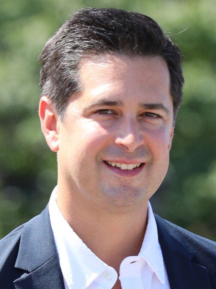 Craig DeCecchis, Real Estate Salesperson in New York, Corcoran Group