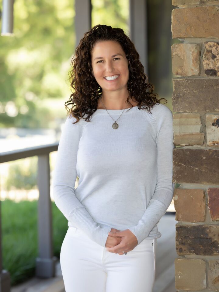 Betsy Serafini, Associate Real Estate Broker in Santa Rosa, Icon Properties