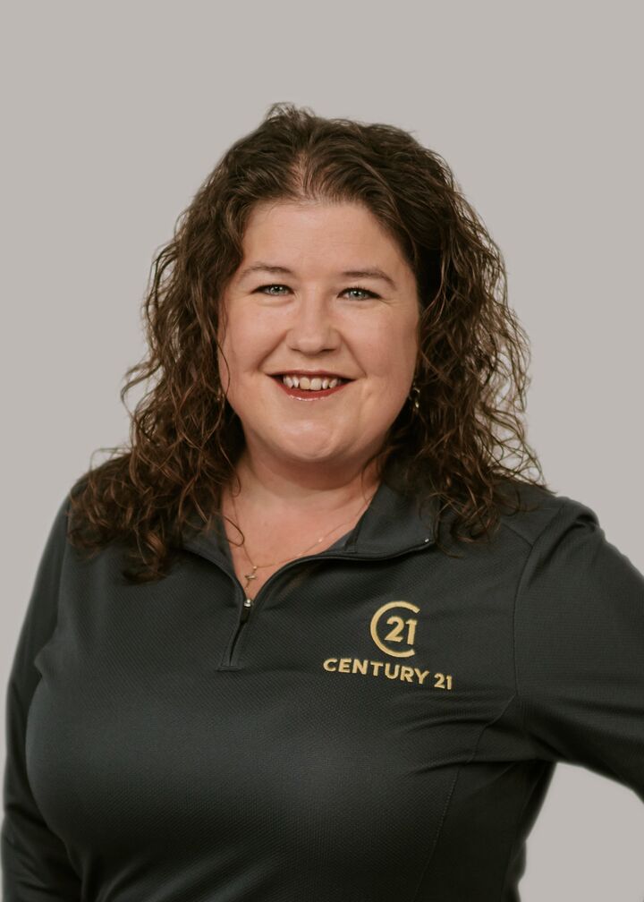 Lisa Slusarski, Real Estate Salesperson in Columbus, Realty Team