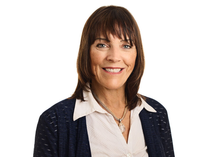 Holly Gordon,  in Amherst, Coldwell Banker Performance Realty