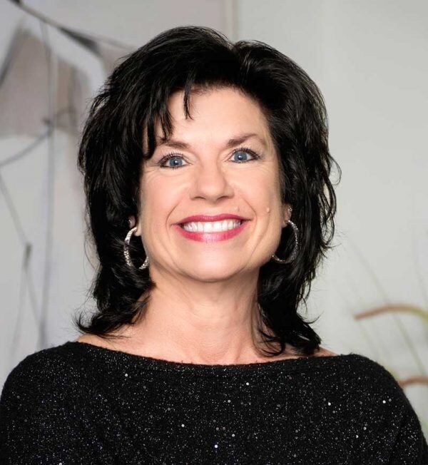 Melissa Sterling, Real Estate Broker/Owner in Shelbyville, Heritage Group