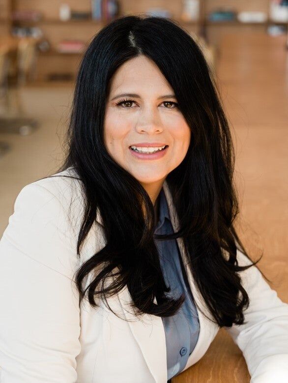 Alejandra Walters,  in Birmingham, Professionals