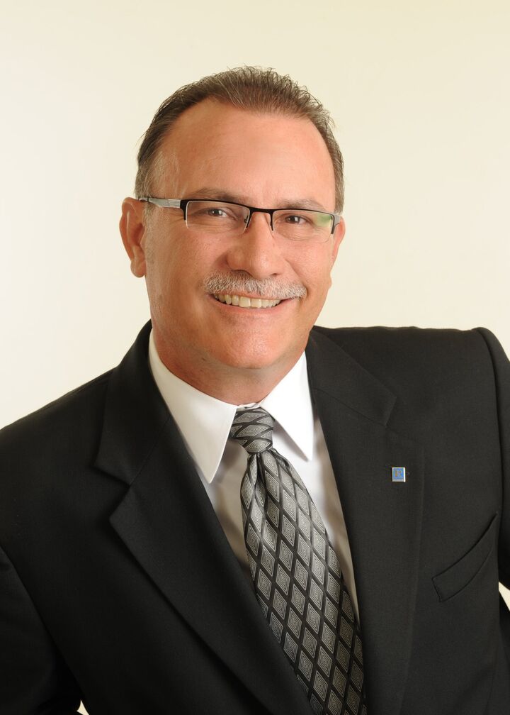 Scott Jones,  in Charleston, Central