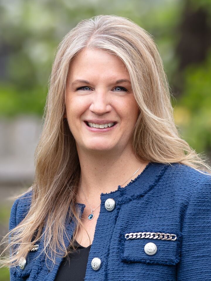 Stephanie Bogdan, Real Estate Salesperson in Beacon, Country Living