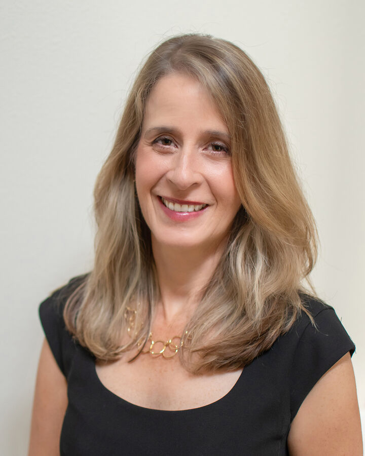 Lynn Snow,  in Bellevue, Windermere