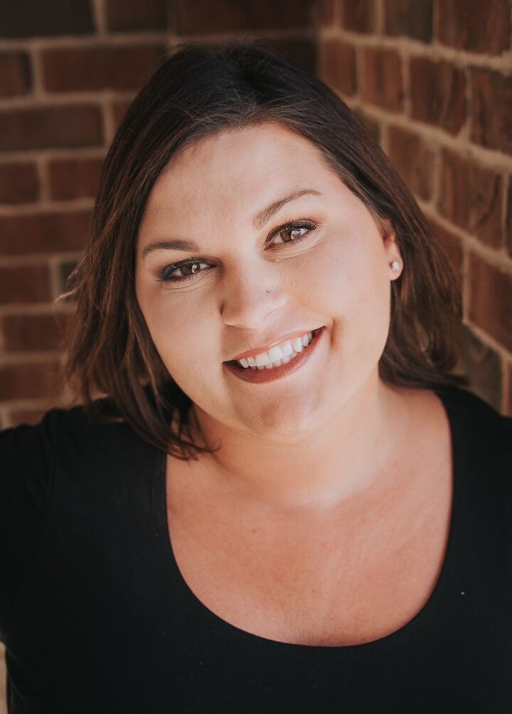 Nicole Lovely, Associate Real Estate Broker in Elkhart, Circle