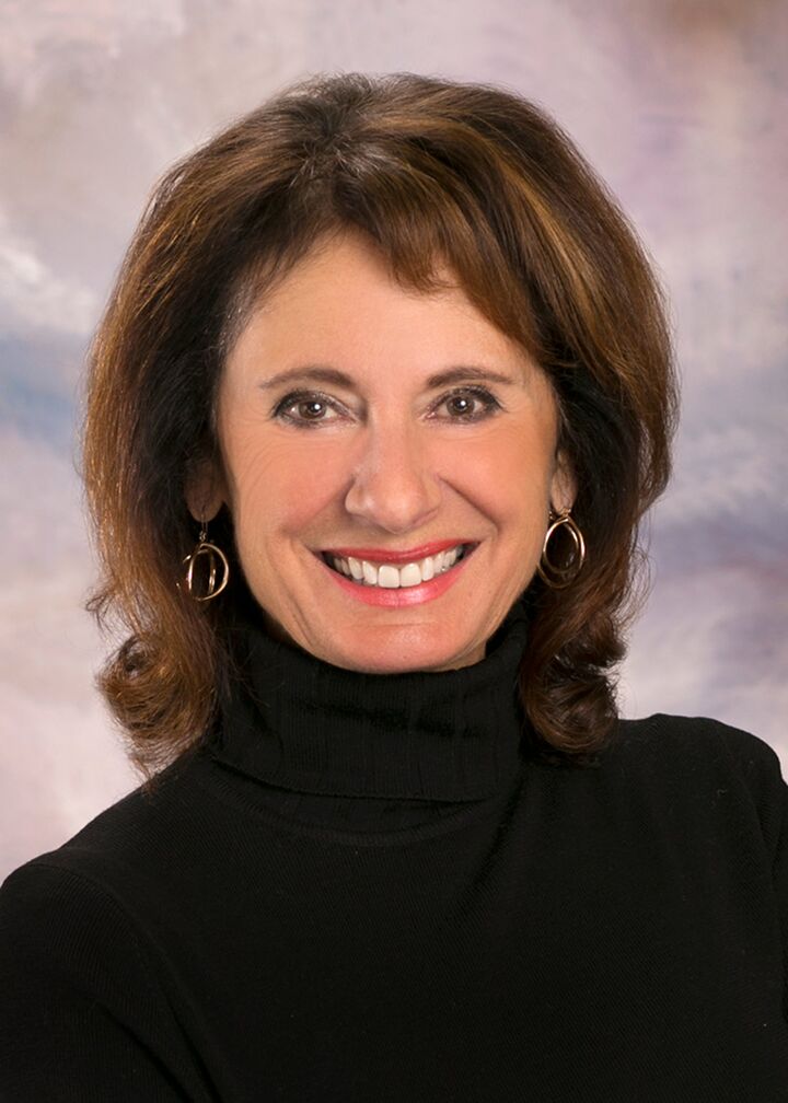 Roxanne Gunther, Real Estate Salesperson in Coeur D Alene, Schneidmiller Realty