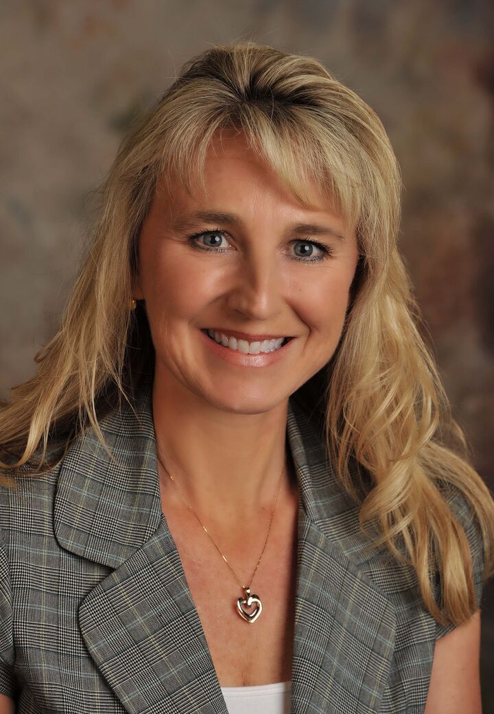 Suzie Mills, Real Estate Salesperson in Sonora, Sierra Properties