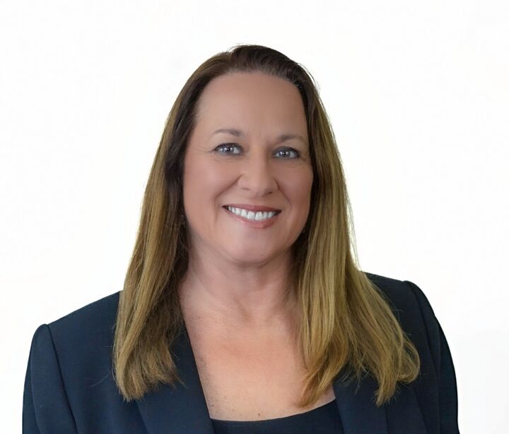 Cindy Cooper, Real Estate Salesperson in Tallahassee, Hartung