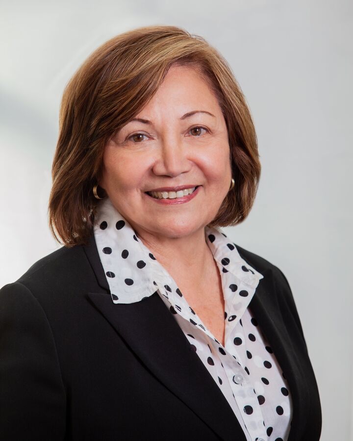 Alicia Silva, Real Estate Salesperson in Mission Hills, Masters