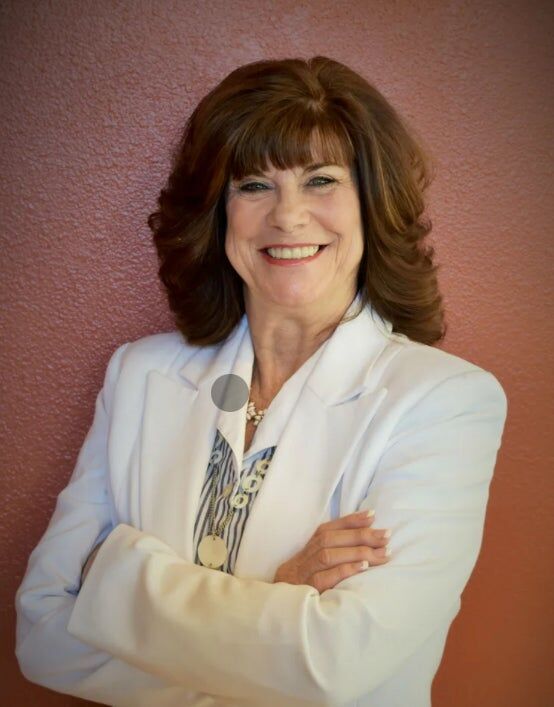 Linda Toth, Associate Real Estate Broker in Simi Valley, Town Center