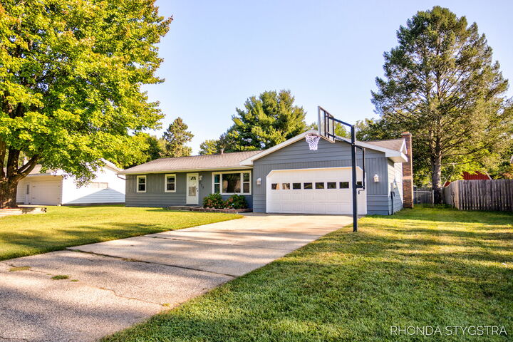 Property Photo: 575 Pineview Drive MI 49424