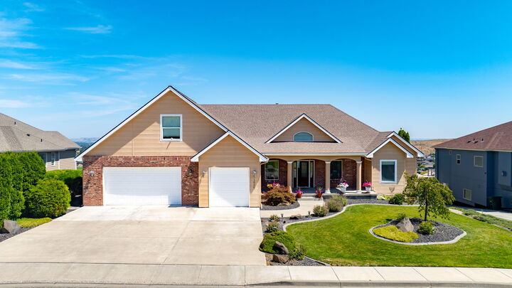 Property Photo:  1626 Meadow Hills Dr  WA 99352 