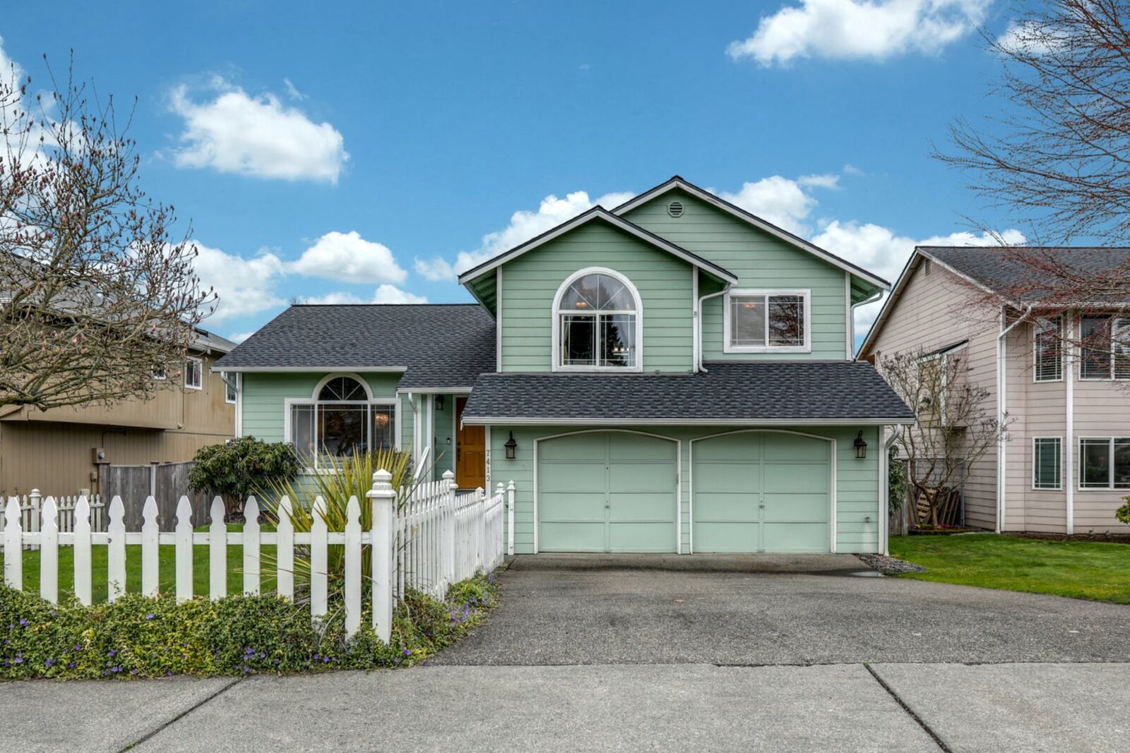 Property Photo:  7413 52nd St NE  WA 98270 