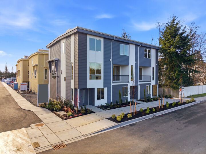 Property Photo:  222  124th Street SW E1  WA 98204 