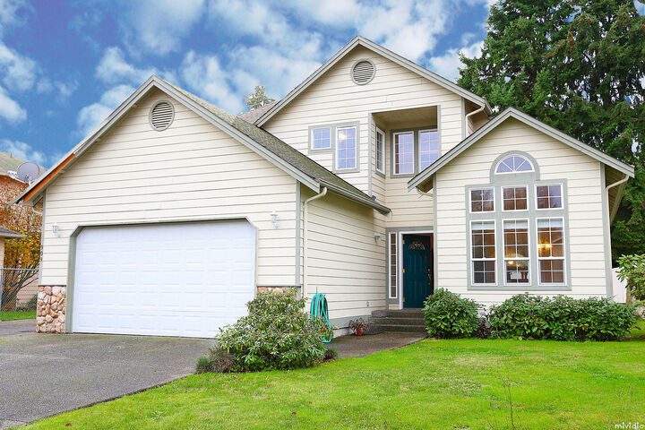 909 Graham Ave NE  Renton WA 98059 photo