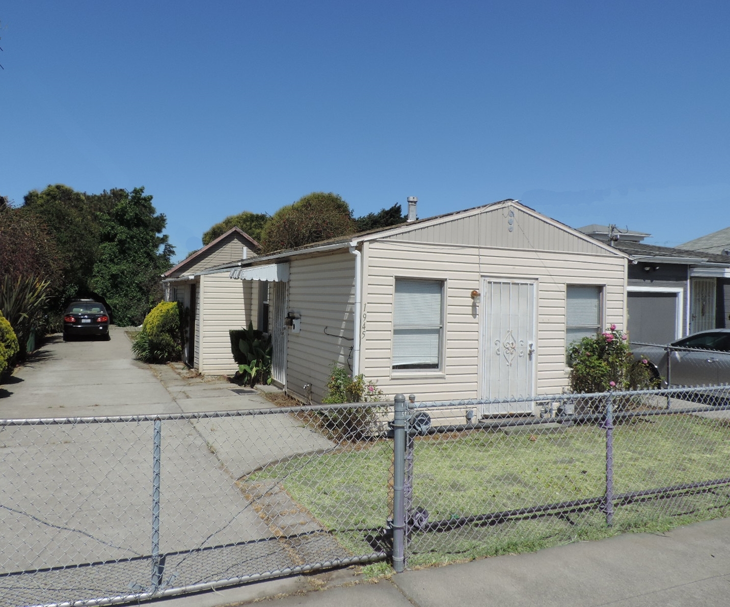 Property Photo:  1945 16th St  CA 94806 