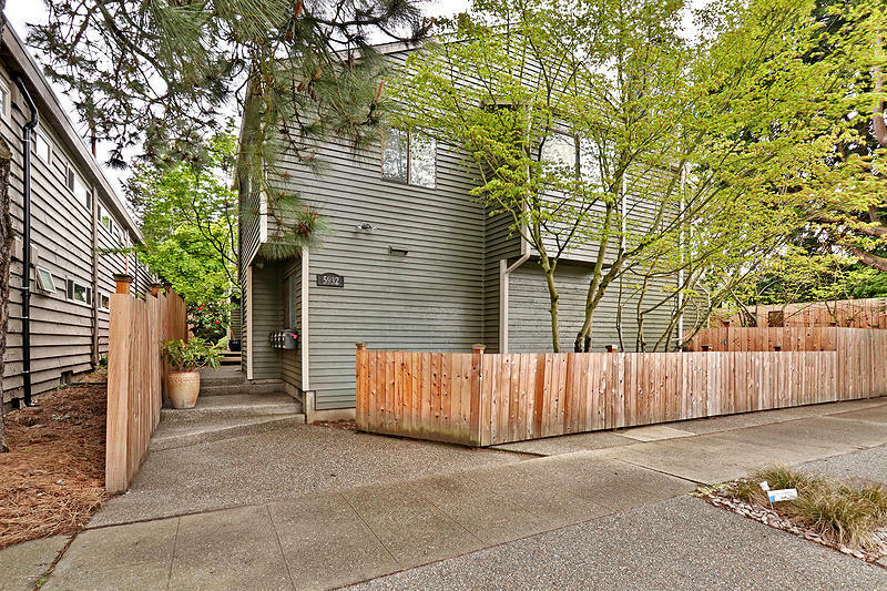 Property Photo:  5932 Fauntleroy Wy SW 4  WA 98136 