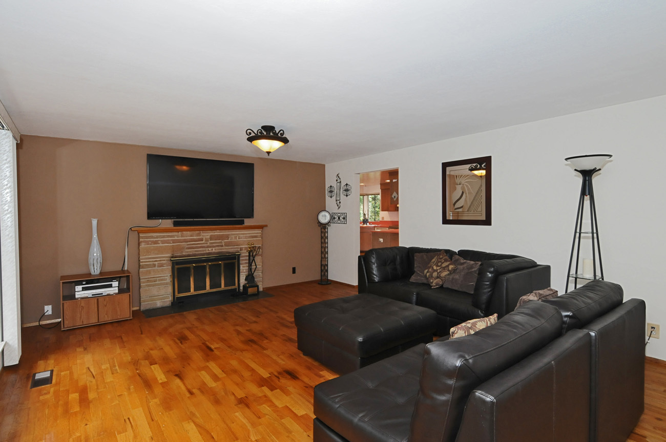 Property Photo: Living room 18333 Evanston Ave N  WA 98133 