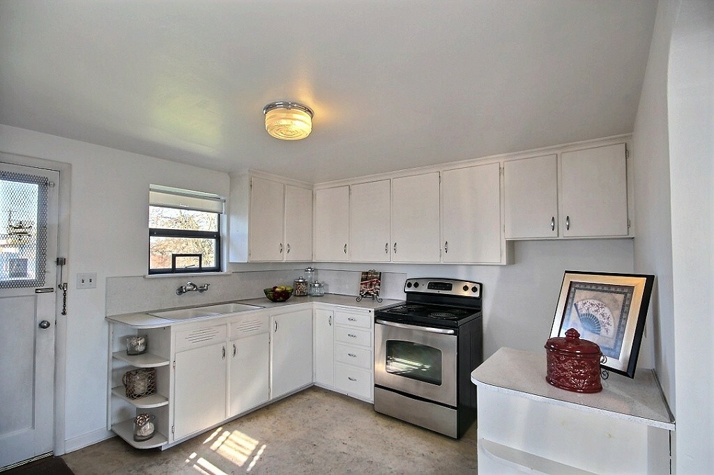 Property Photo: Kitchen with eat in nook 8837 39th Ave S  WA 98118 