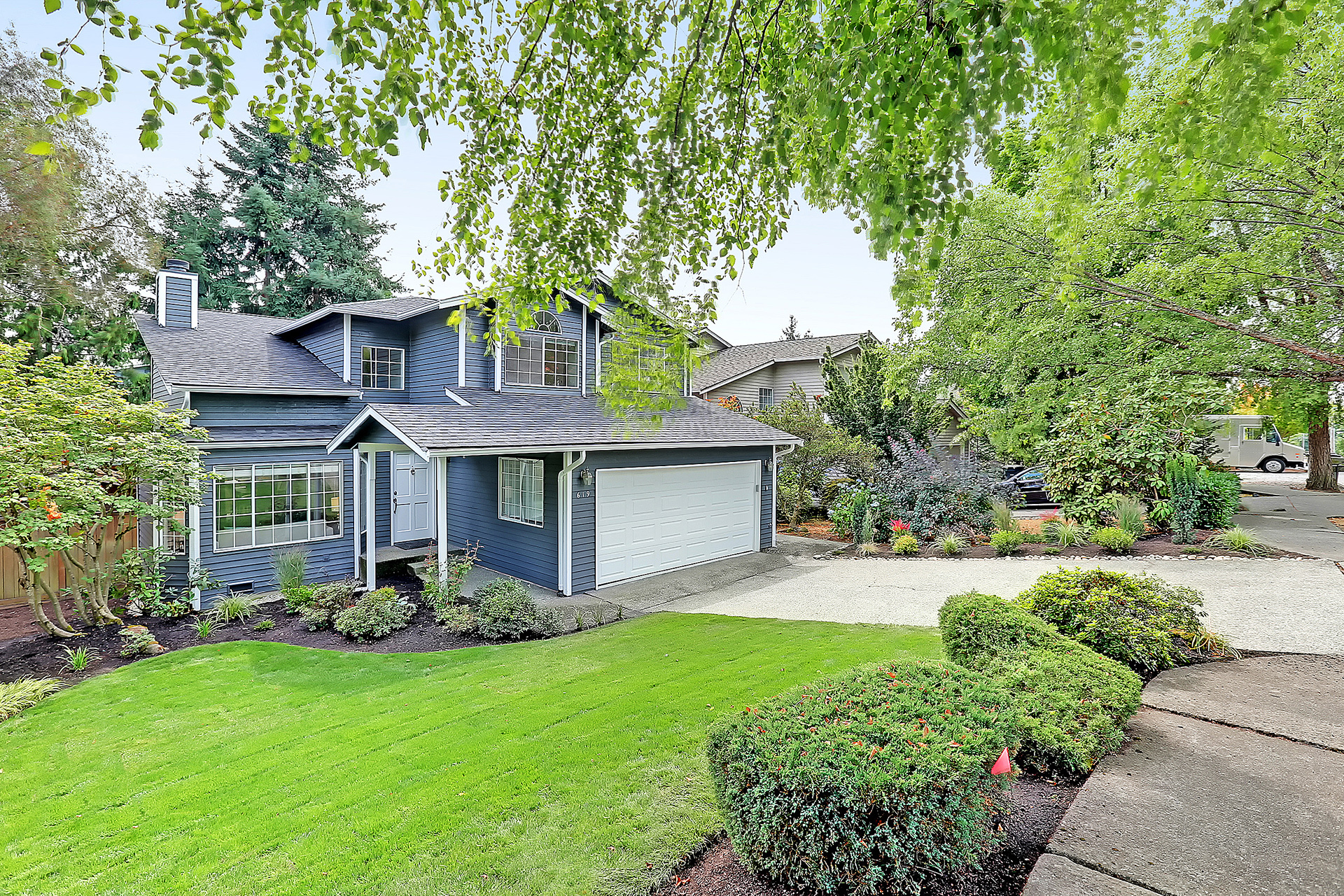 Property Photo:  619 8th Ave  WA 98033 