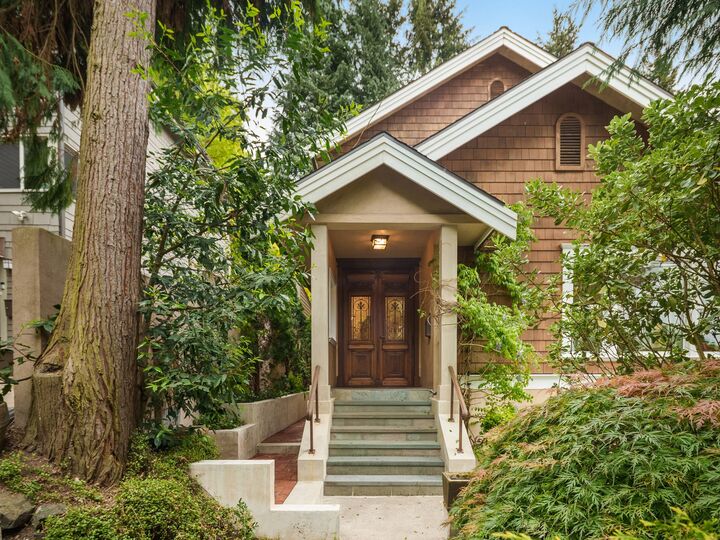 Property Photo:  1007 W Newell Street  WA 98119 